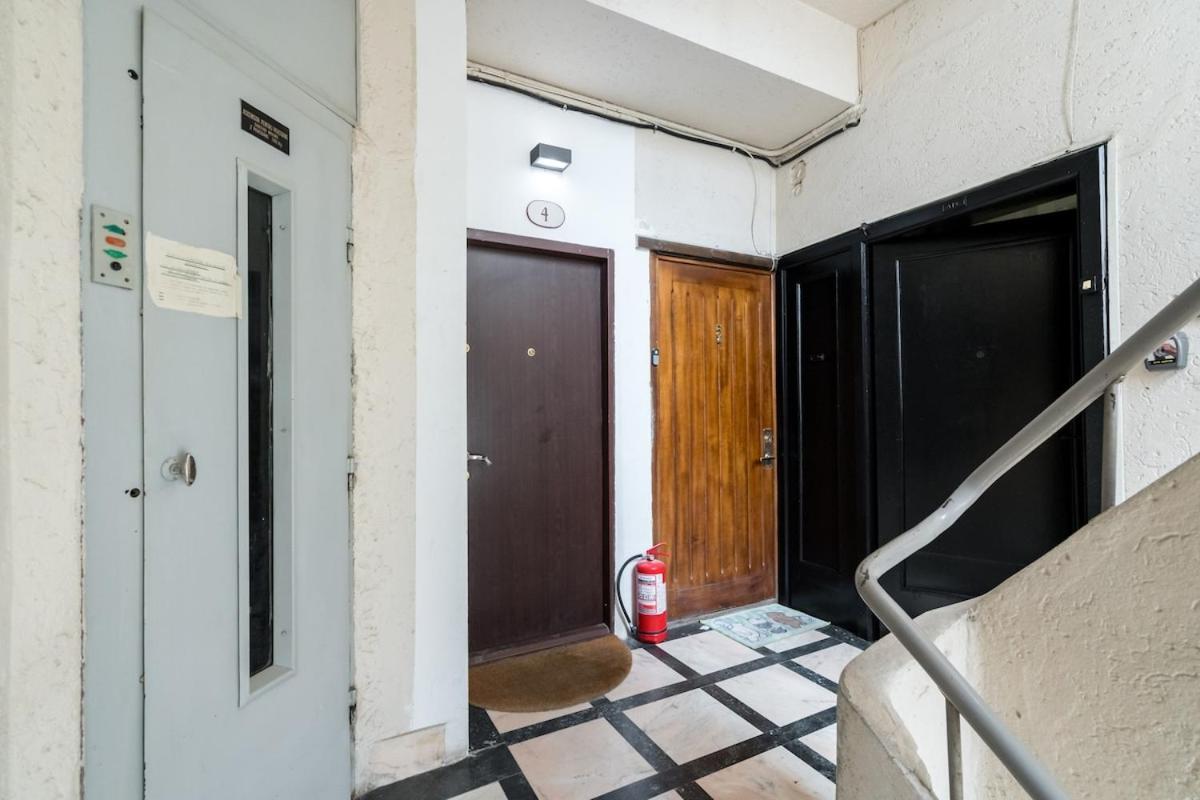 Superb 2br Flat - Location - 2 Baths *