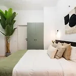 Superb 2Br Flat - Top Location - 2 Baths